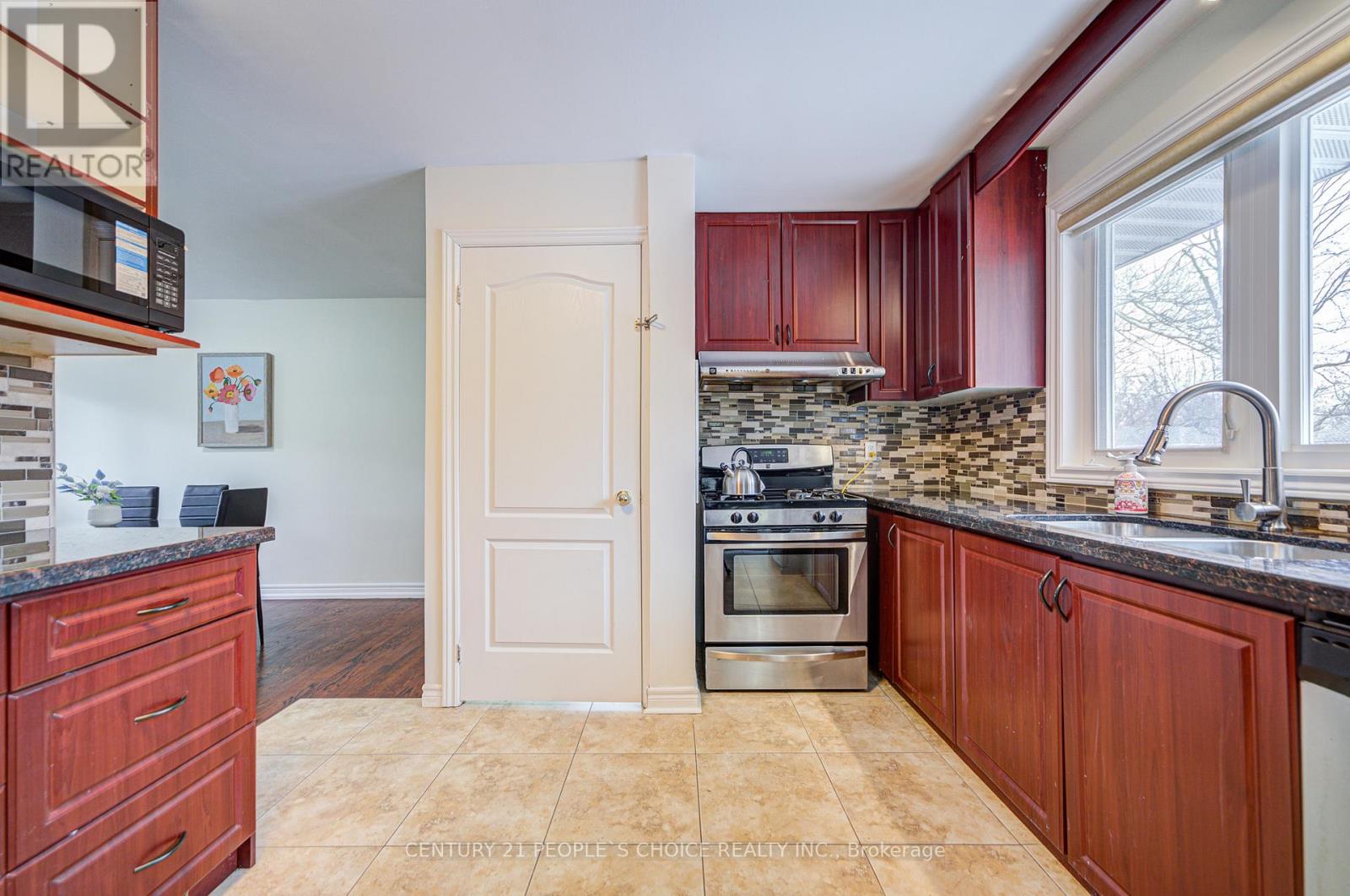 5469 Randolph Crescent, Burlington, Ontario  L7L 3C4 - Photo 12 - W12078382