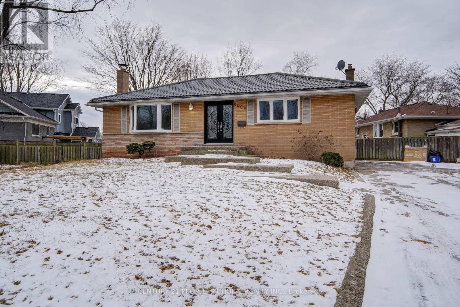 5469 Randolph Crescent, Burlington, Ontario  L7L 3C4 - Photo 2 - W12078382