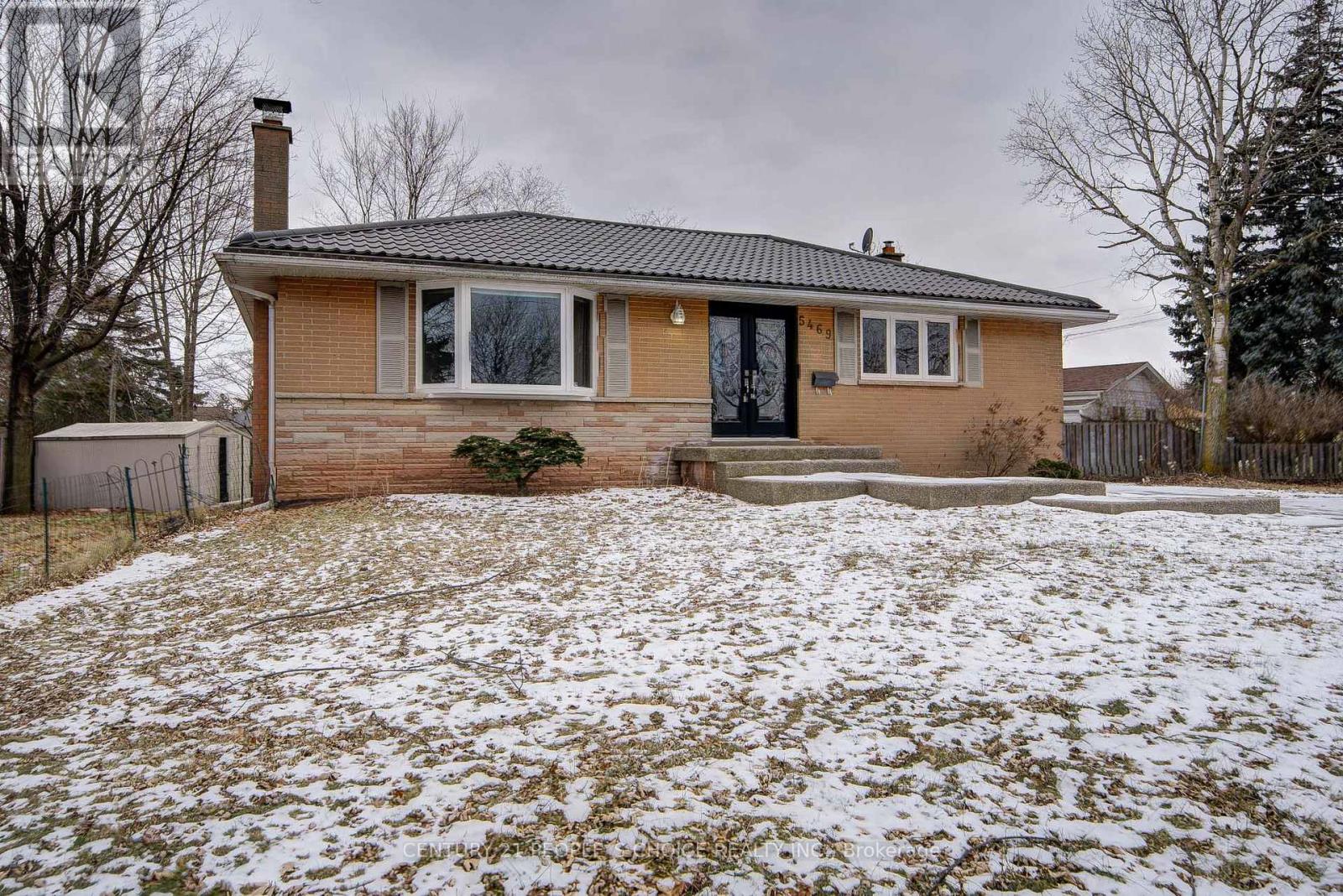 5469 Randolph Crescent, Burlington, Ontario  L7L 3C4 - Photo 3 - W12078382