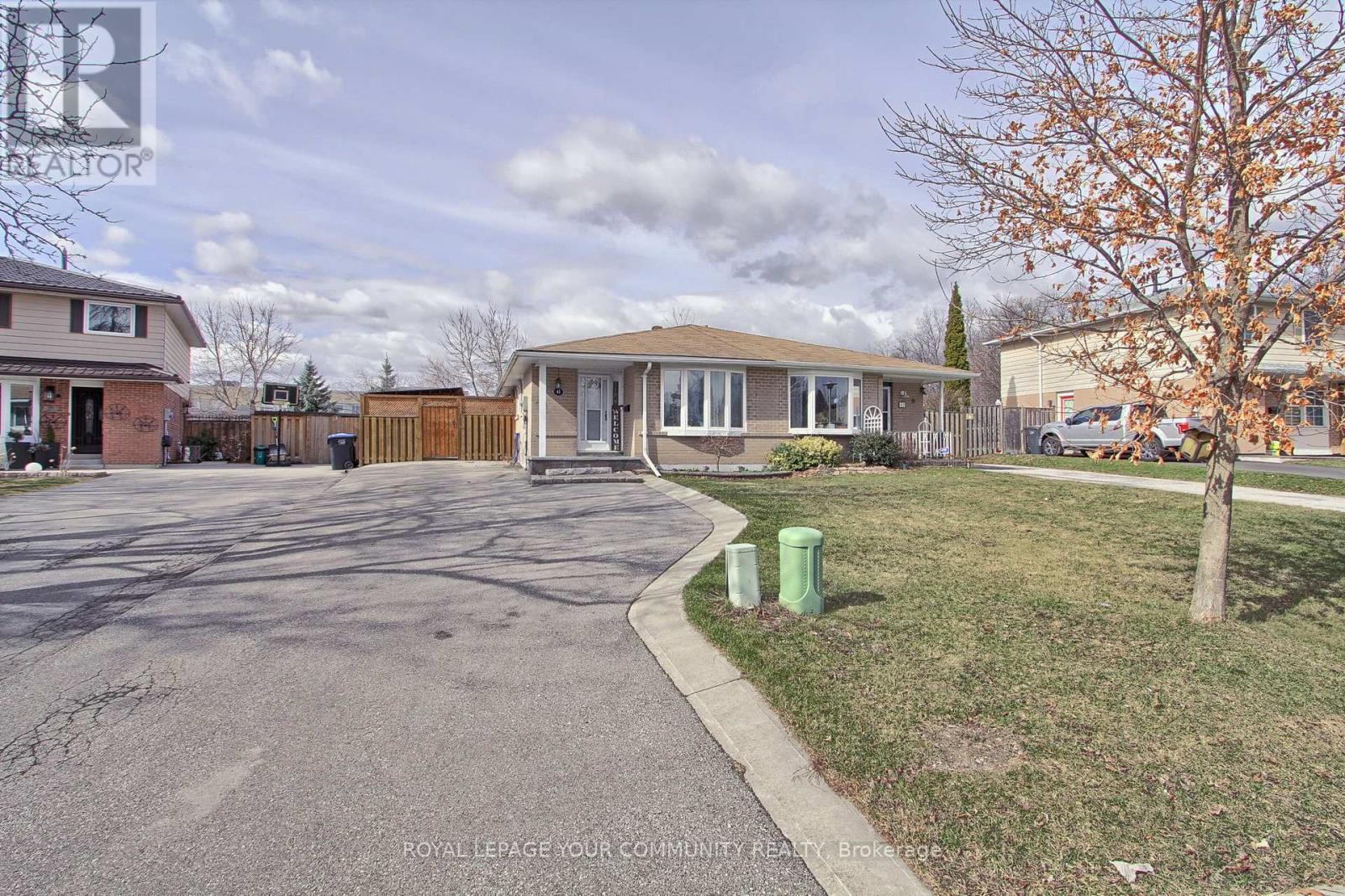 41 Mandarin Crescent W, Brampton (Central Park), Ontario  L6S 2S2 - Photo 4 - W12078426
