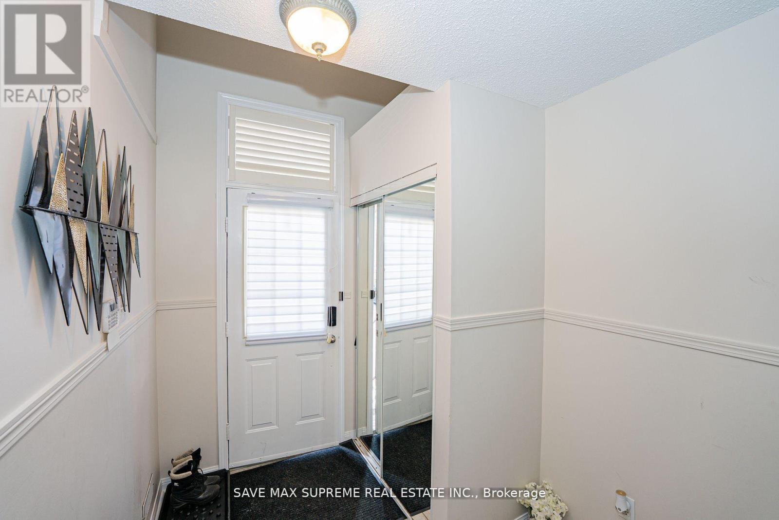 65 - 2 Clay Brick Court, Brampton, Ontario  L6V 4M7 - Photo 5 - W12078461