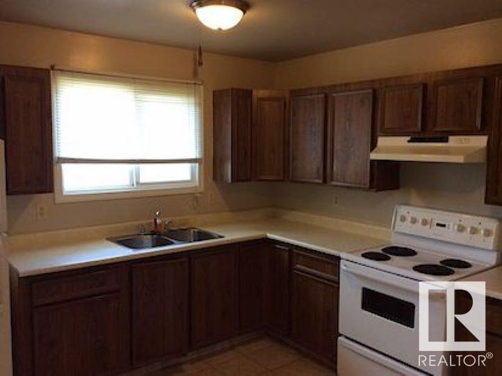 Property at 14618 25 ST NW image 4