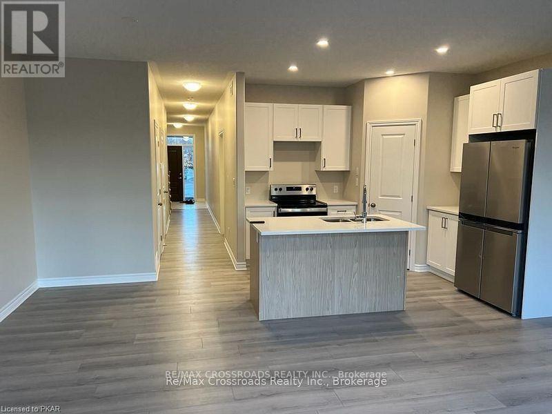 214 Heritage Park Drive, Greater Napanee, Ontario  K7R 3Y1 - Photo 4 - X12078451