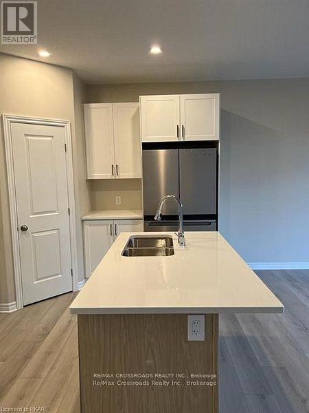 214 Heritage Park Drive, Greater Napanee, Ontario  K7R 3Y1 - Photo 7 - X12078451