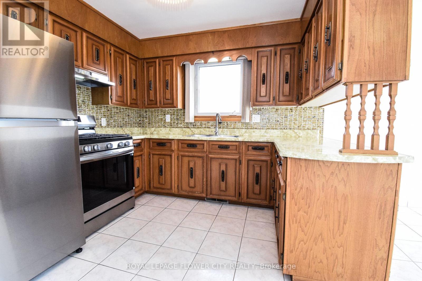 43 Mary Street, Fort Erie, Ontario  L2A 4A4 - Photo 10 - X12078492
