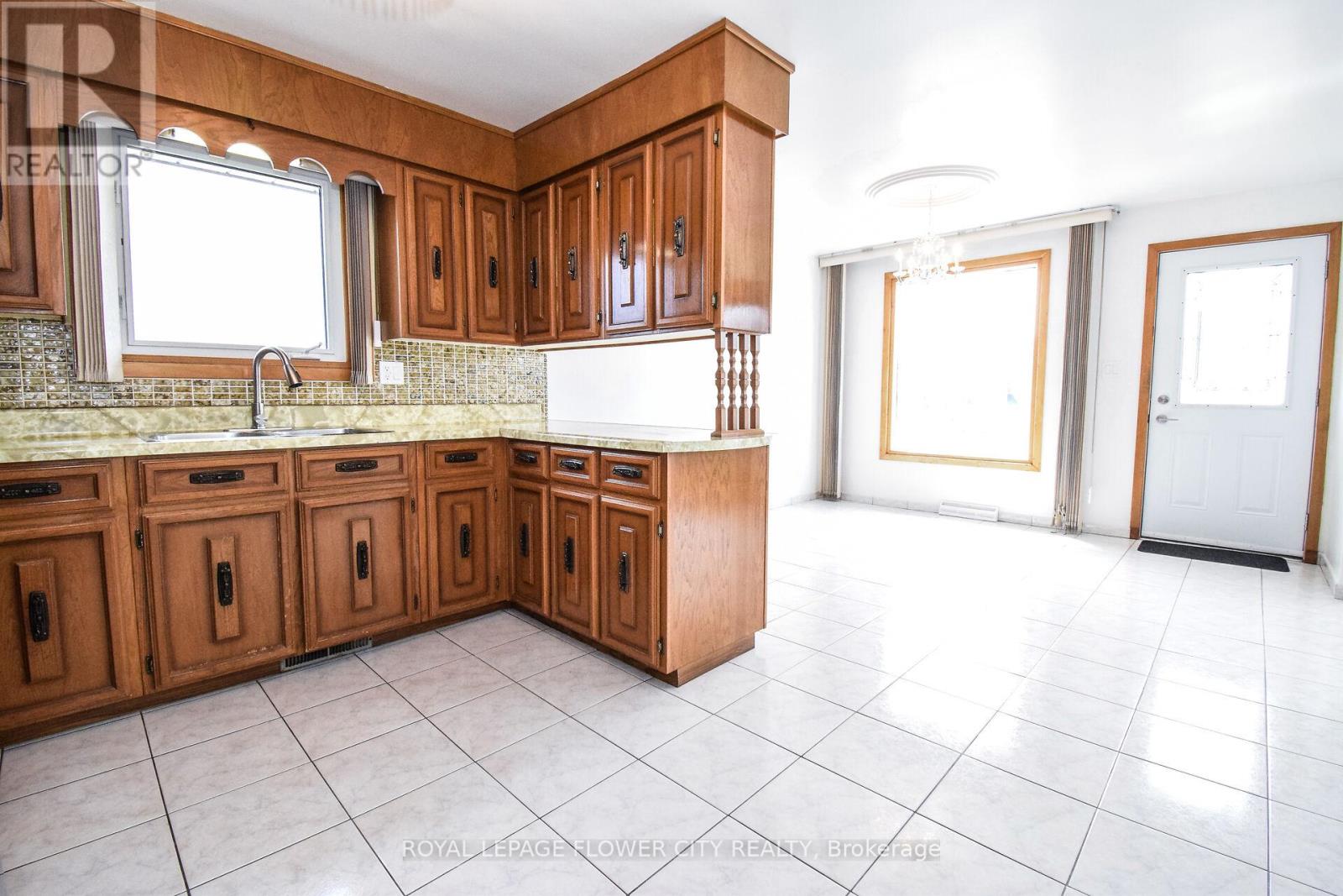 43 Mary Street, Fort Erie, Ontario  L2A 4A4 - Photo 11 - X12078492