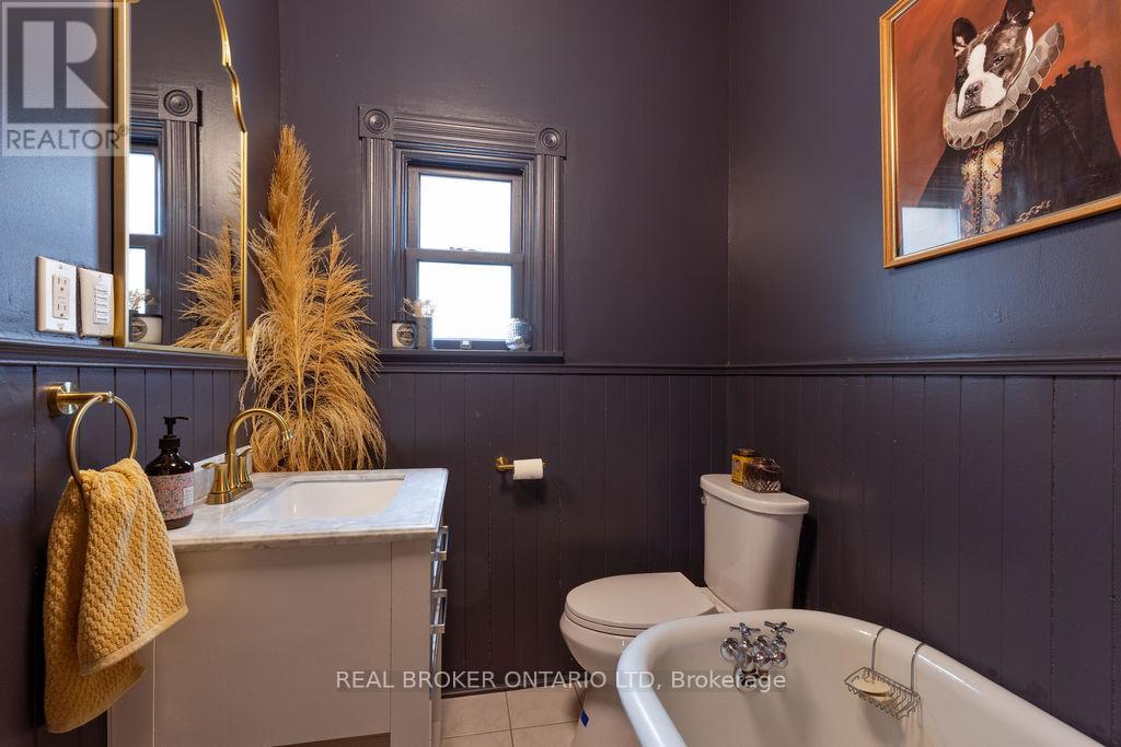 Photo 16 of 50 for 964 Colborne Street