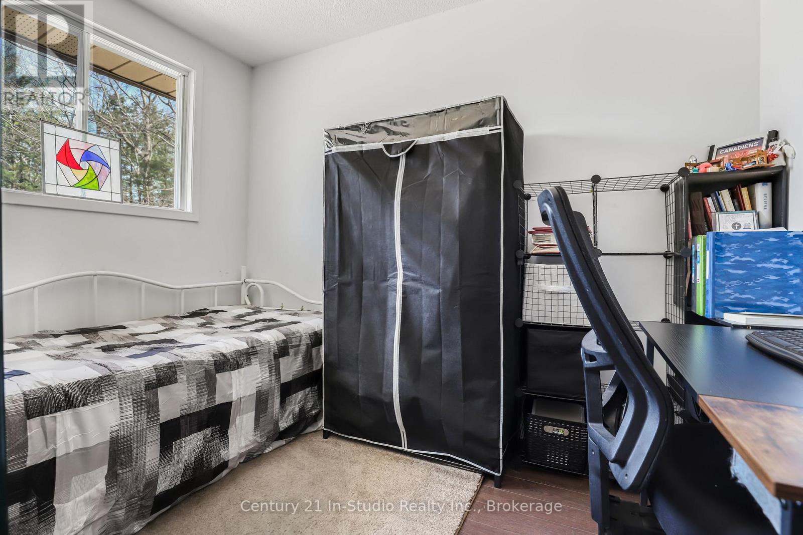 152 Frederick Drive, Wasaga Beach, Ontario  L9Z 1P1 - Photo 17 - S12078560