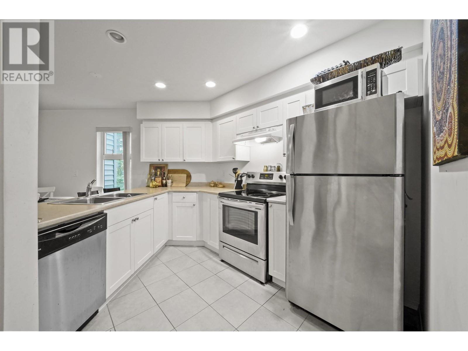 209 2915 Glen Drive, Coquitlam, British Columbia  V3B 7H8 - Photo 4 - R2989497