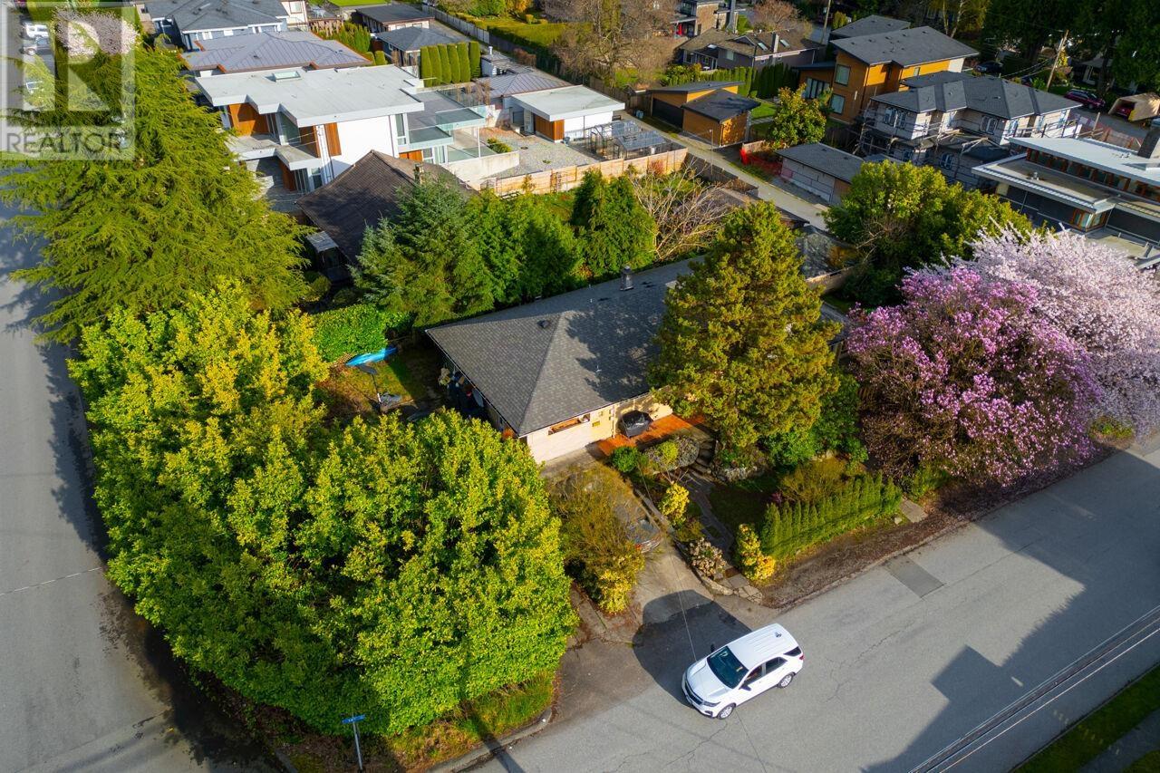 1296 Inglewood Avenue, West Vancouver, British Columbia  V7T 1Y6 - Photo 10 - R2989508