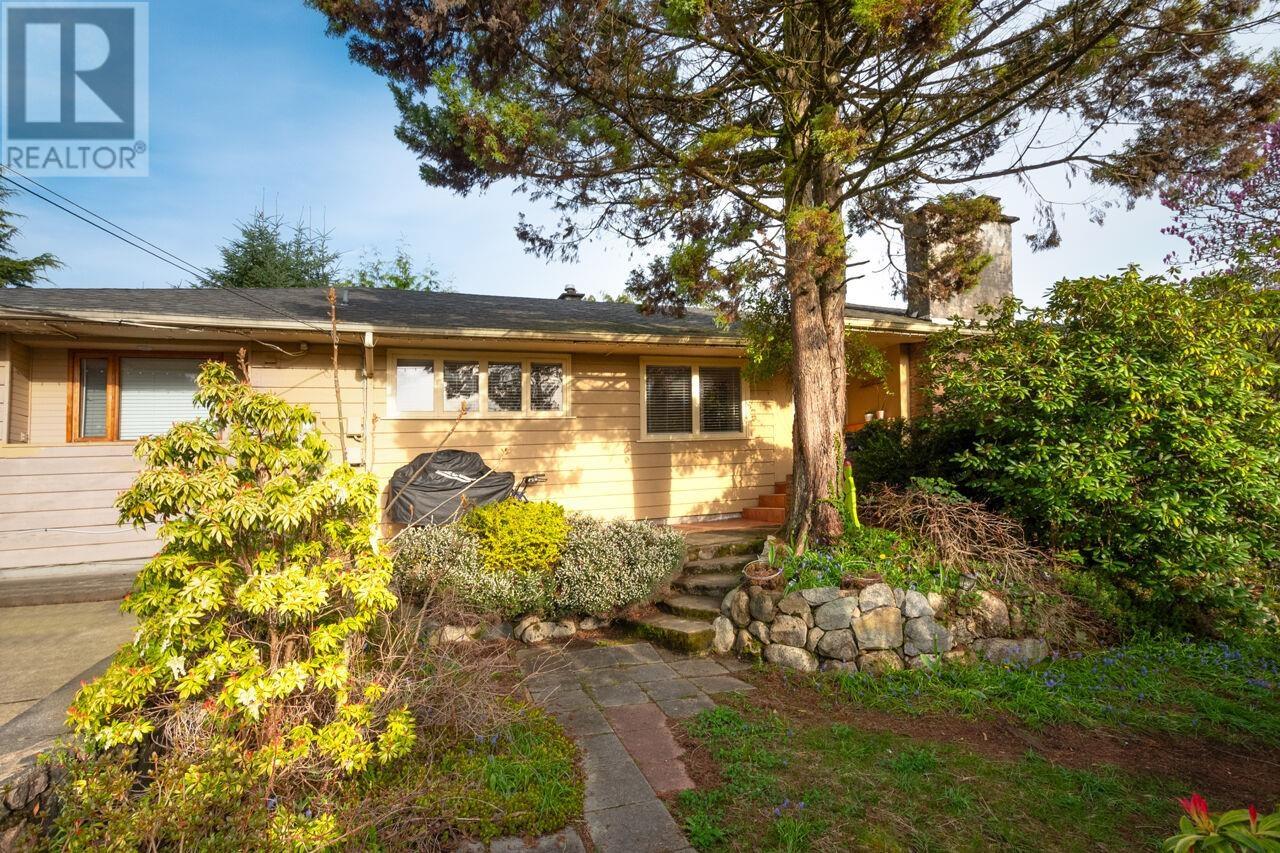 Property at 1296 INGLEWOOD AVENUE image 2