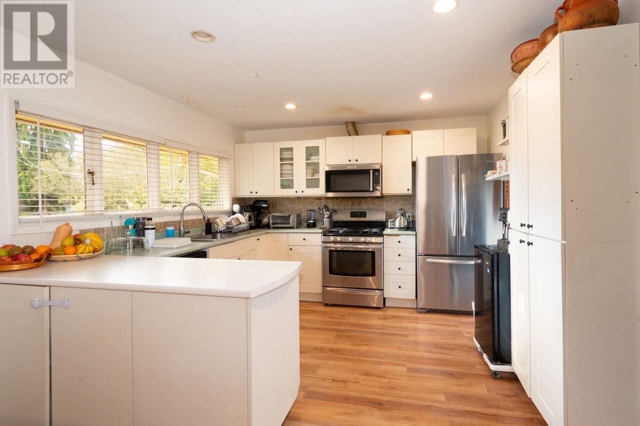 1296 Inglewood Avenue, West Vancouver, British Columbia  V7T 1Y6 - Photo 7 - R2989508