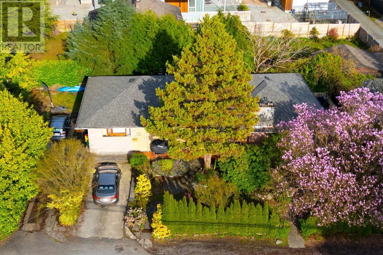 1296 Inglewood Avenue, West Vancouver, British Columbia  V7T 1Y6 - Photo 9 - R2989508