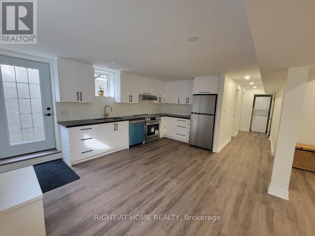105 Laurier Avenue, Richmond Hill, Ontario  L4E 4P7 - Photo 3 - N12078524