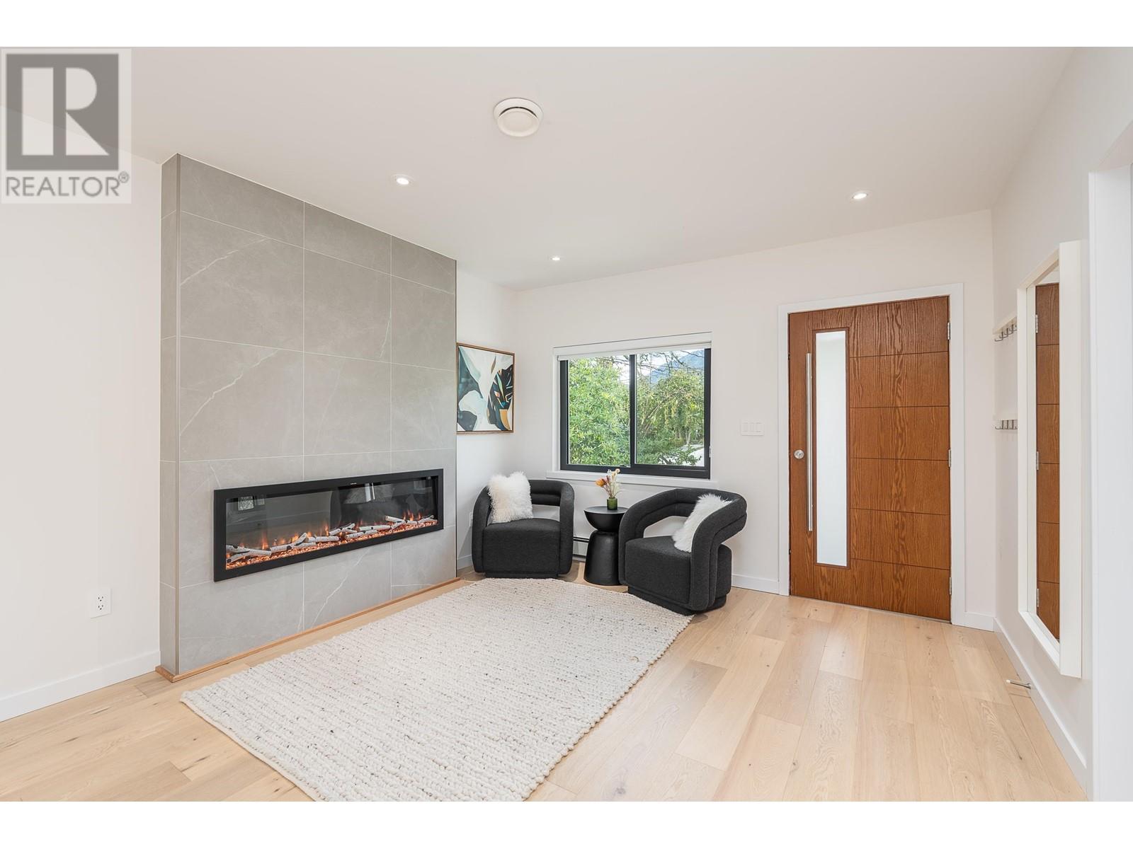 293 W Windsor Road, North Vancouver, British Columbia  V7N 2N2 - Photo 5 - R2989296