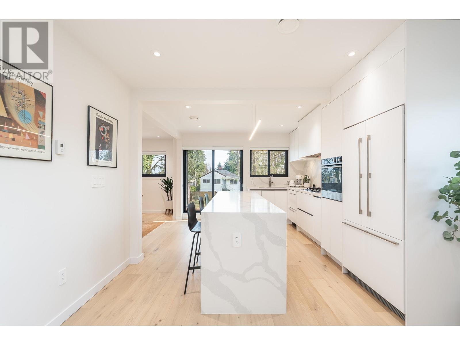 293 W Windsor Road, North Vancouver, British Columbia  V7N 2N2 - Photo 8 - R2989296