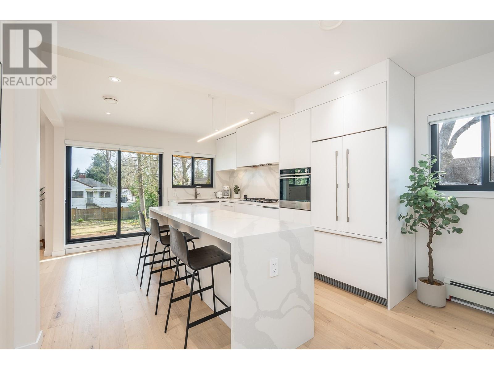 293 W Windsor Road, North Vancouver, British Columbia  V7N 2N2 - Photo 9 - R2989296