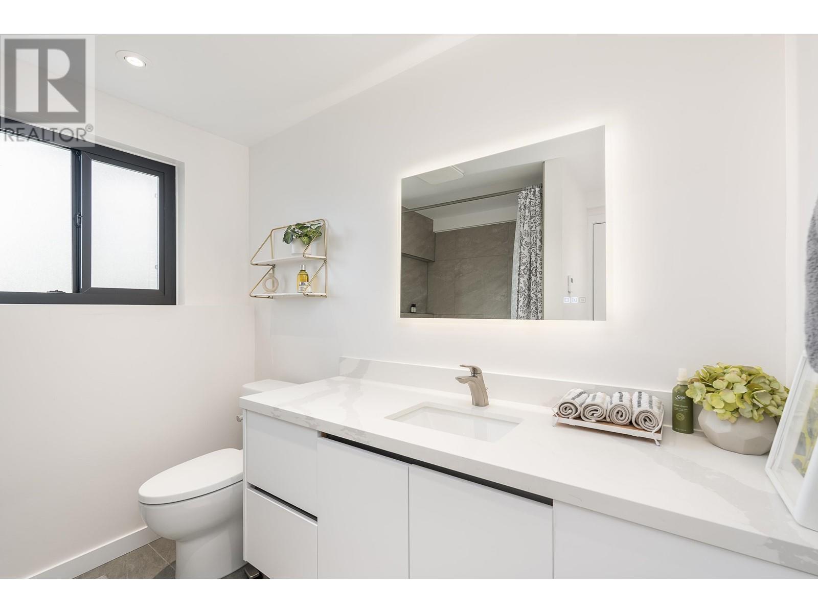 293 W Windsor Road, North Vancouver, British Columbia  V7N 2N2 - Photo 24 - R2989296