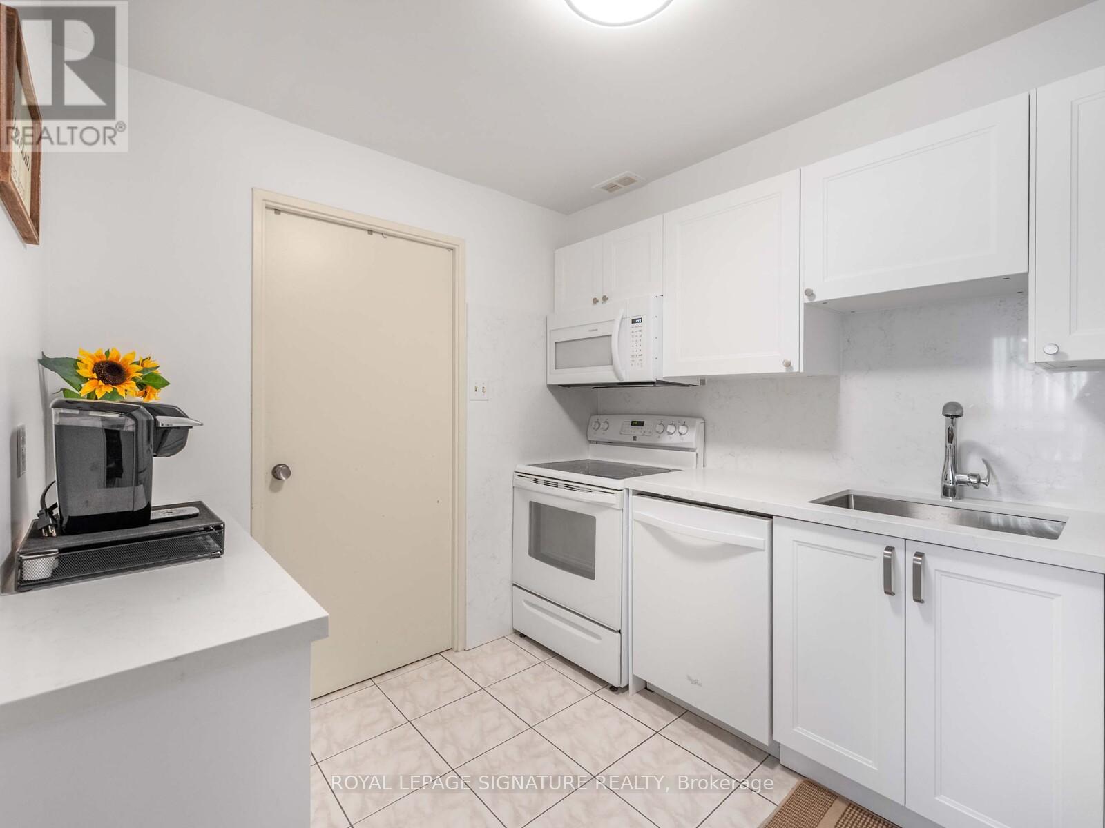 1403 - 1300 Mississauga Valley Boulevard, Mississauga, Ontario  L5A 3S8 - Photo 12 - W12078542