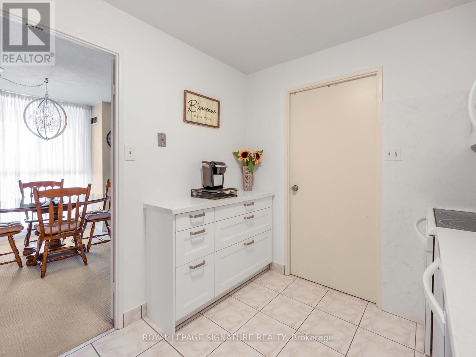1403 - 1300 Mississauga Valley Boulevard, Mississauga, Ontario  L5A 3S8 - Photo 14 - W12078542