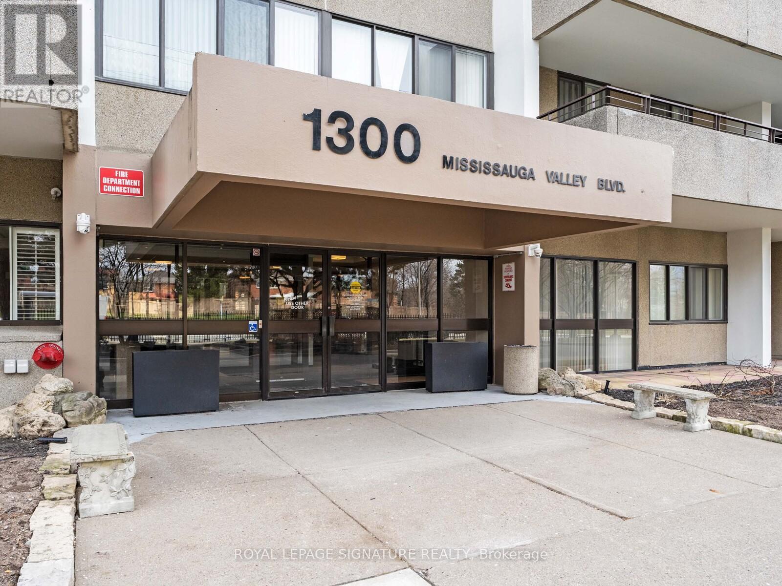 1403 - 1300 Mississauga Valley Boulevard, Mississauga, Ontario  L5A 3S8 - Photo 2 - W12078542