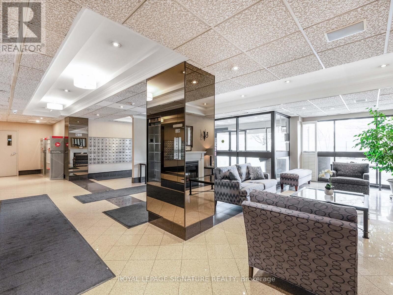 1403 - 1300 Mississauga Valley Boulevard, Mississauga, Ontario  L5A 3S8 - Photo 3 - W12078542