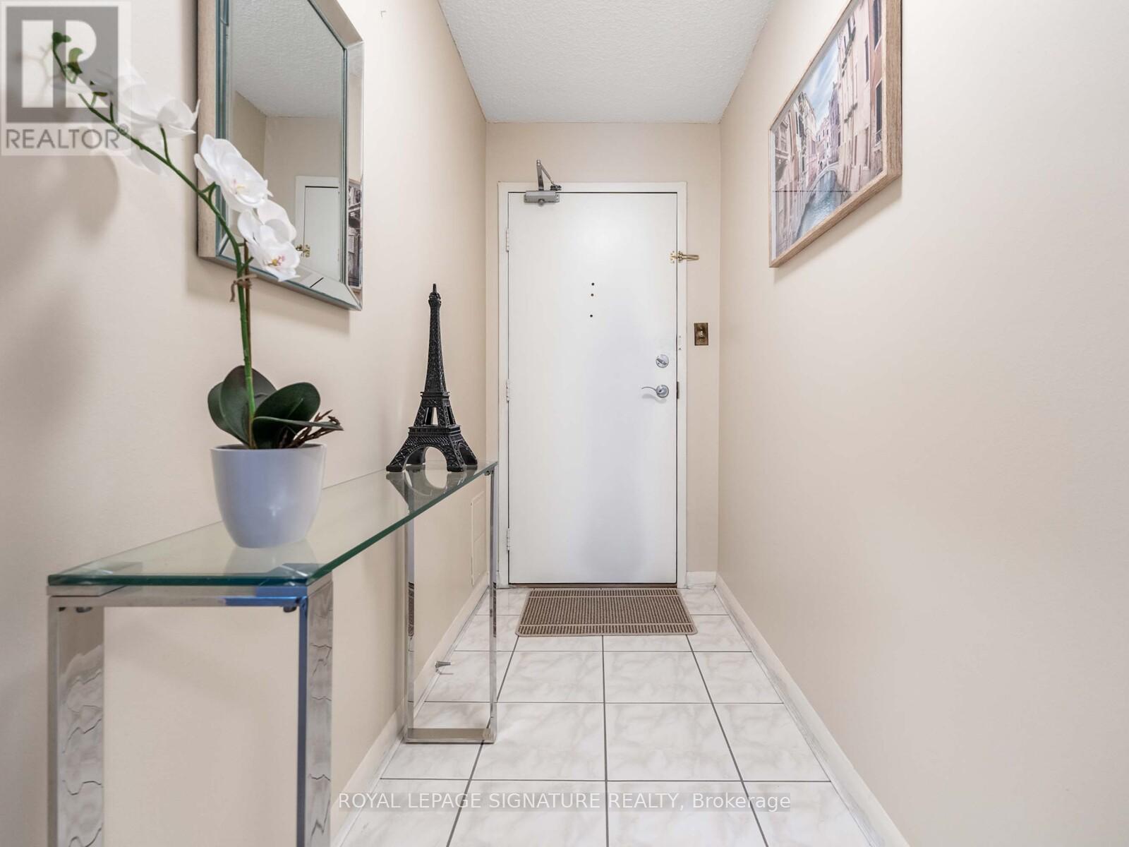 1403 - 1300 Mississauga Valley Boulevard, Mississauga, Ontario  L5A 3S8 - Photo 4 - W12078542