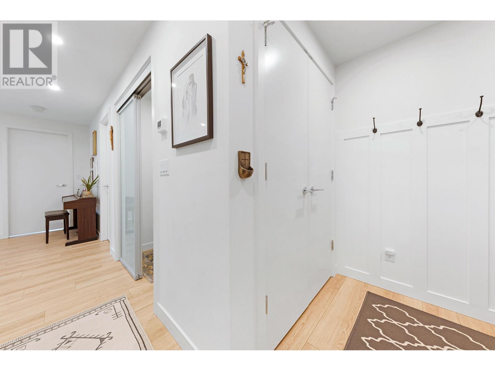802 595 Austin Avenue, Coquitlam, British Columbia  V3K 0G7 - Photo 2 - R2989464