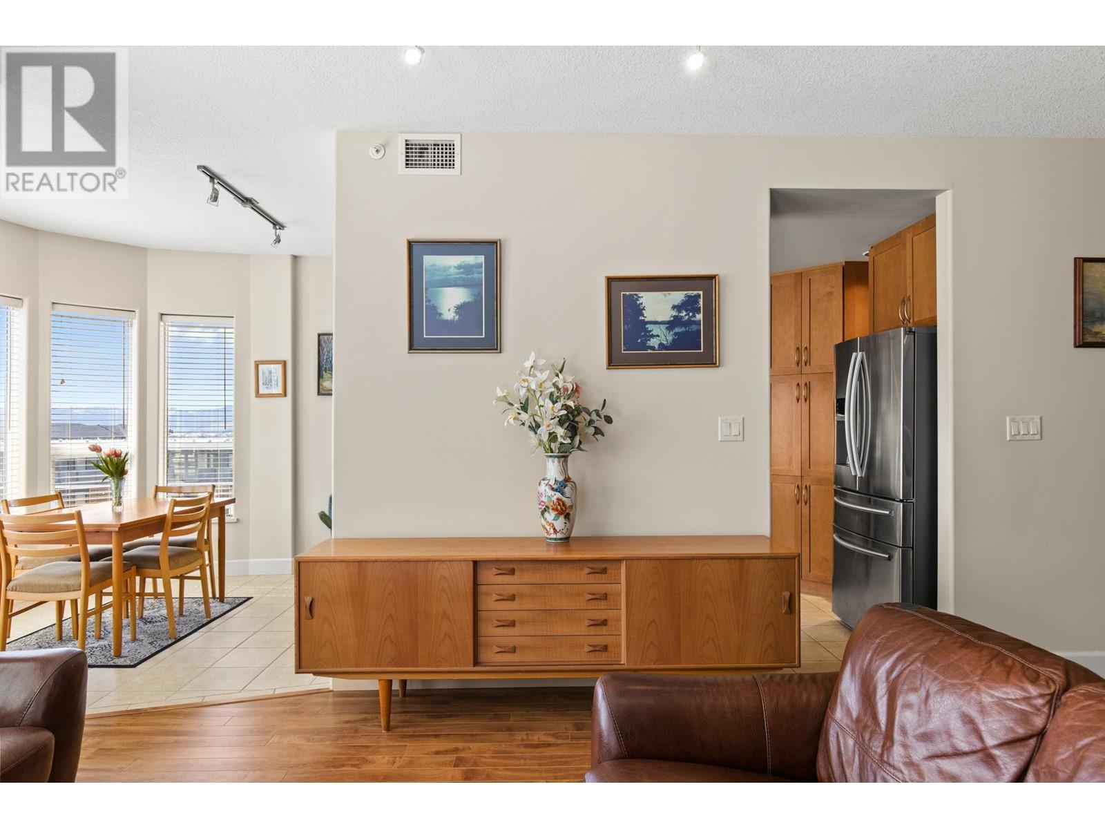 Property at 1947 Underhill Street Unit# 704 image 5