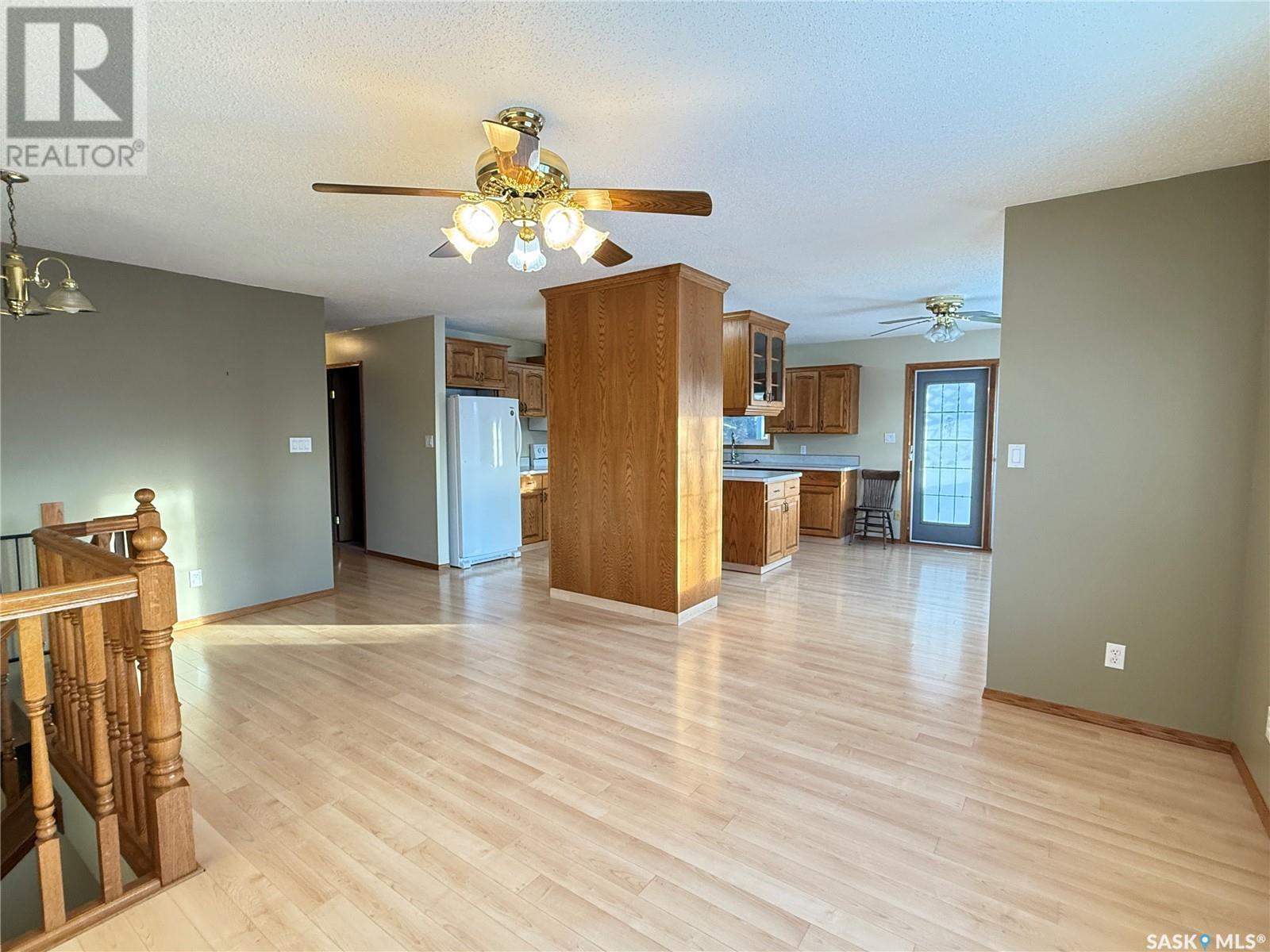 652 Butters Bay, Weyburn, Saskatchewan  S4H 3L3 - Photo 3 - SK996230