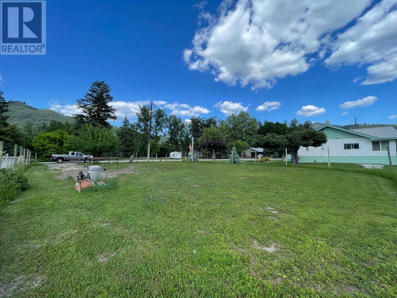580 Central Avenue, Midway, British Columbia  V0H 1M0 - Photo 2 - 10343103