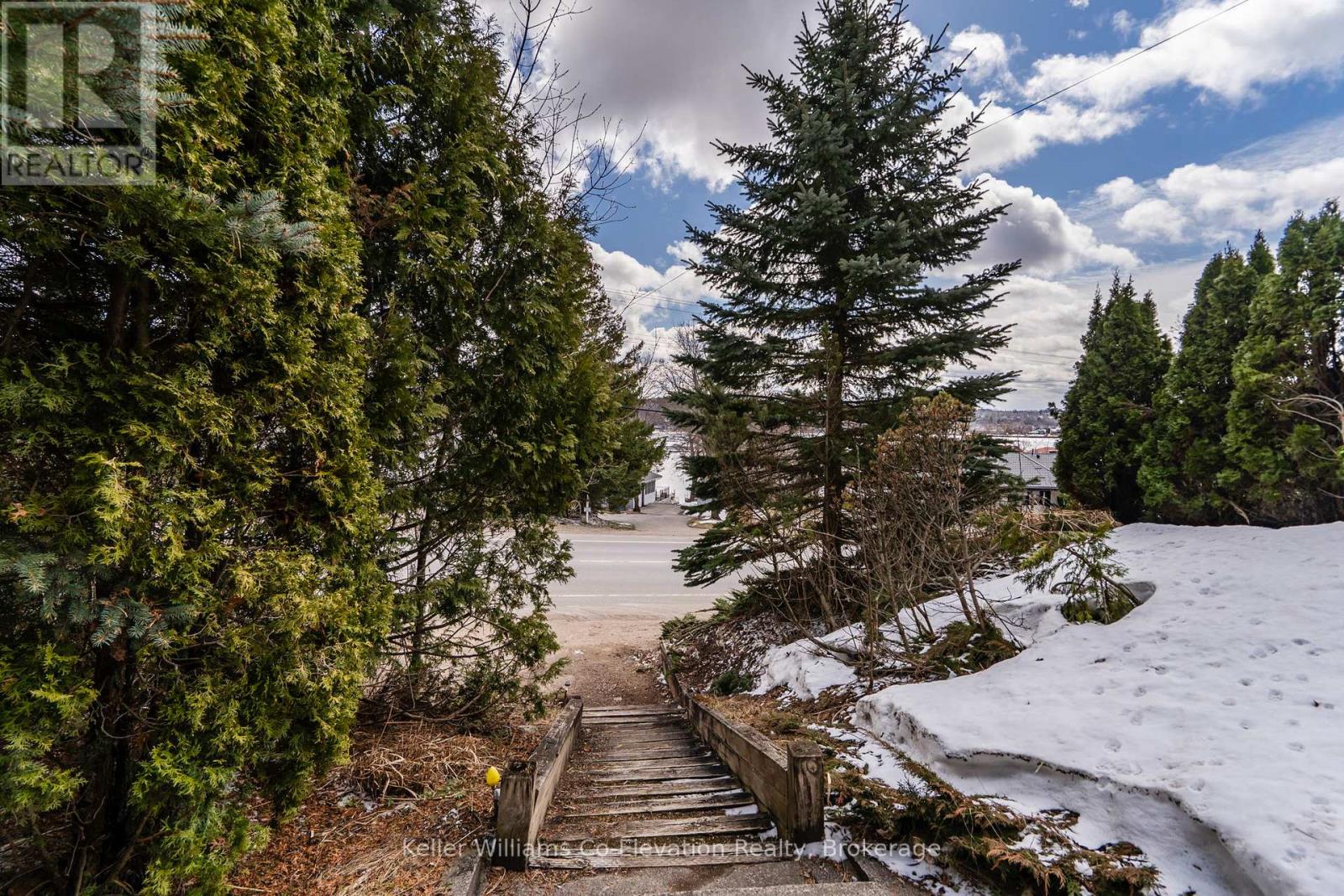 352 Champlain Road, Penetanguishene, Ontario  L9M 1S4 - Photo 6 - S12078570
