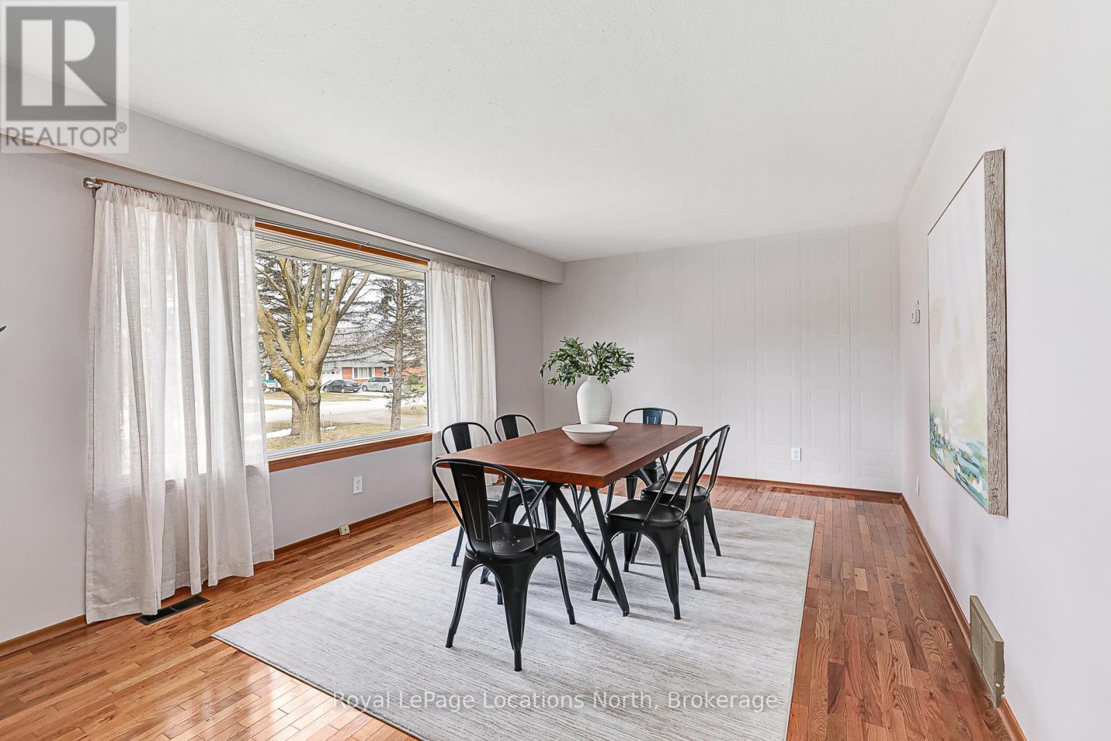 54 Townley Street, Clearview, Ontario  L0M 1S0 - Photo 3 - S12078604