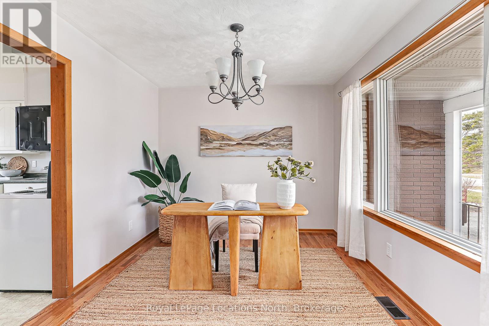 54 Townley Street, Clearview, Ontario  L0M 1S0 - Photo 4 - S12078604