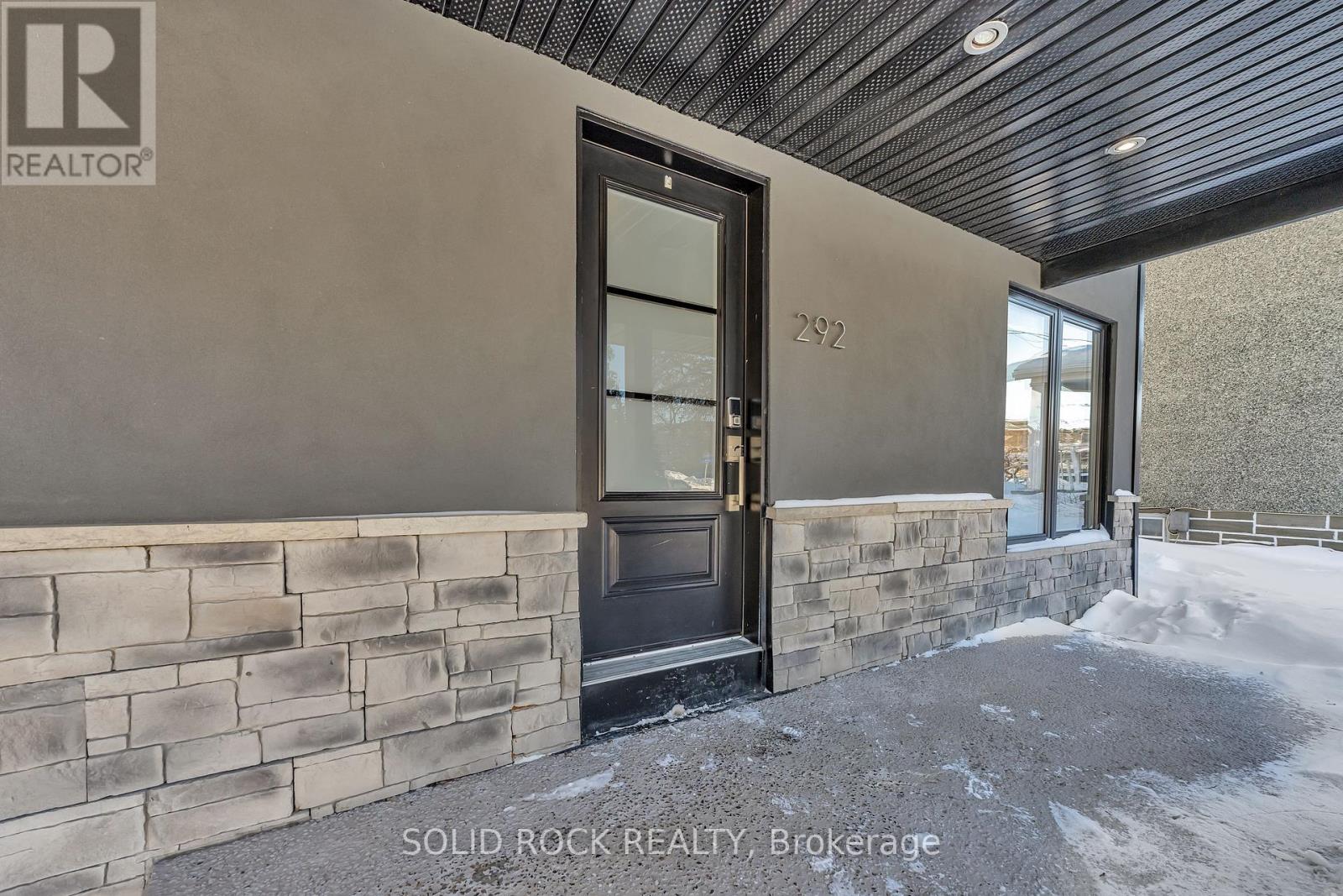Property at 292 CURRELL AVENUE S image 4