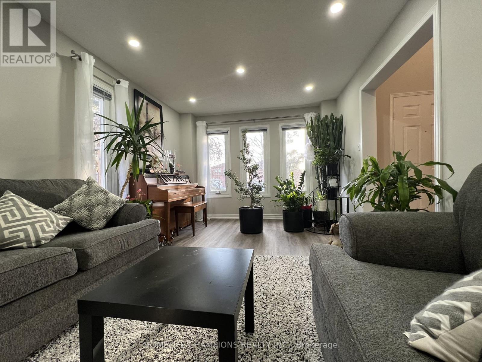 Property at 123 BENNETT AVENUE image 3