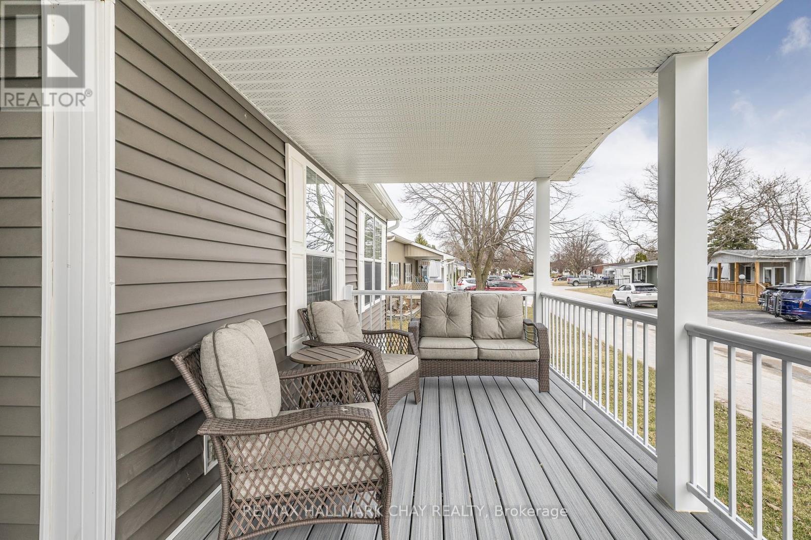 16 Comforts Cove, Innisfil, Ontario  L9S 1S3 - Photo 2 - N12078617
