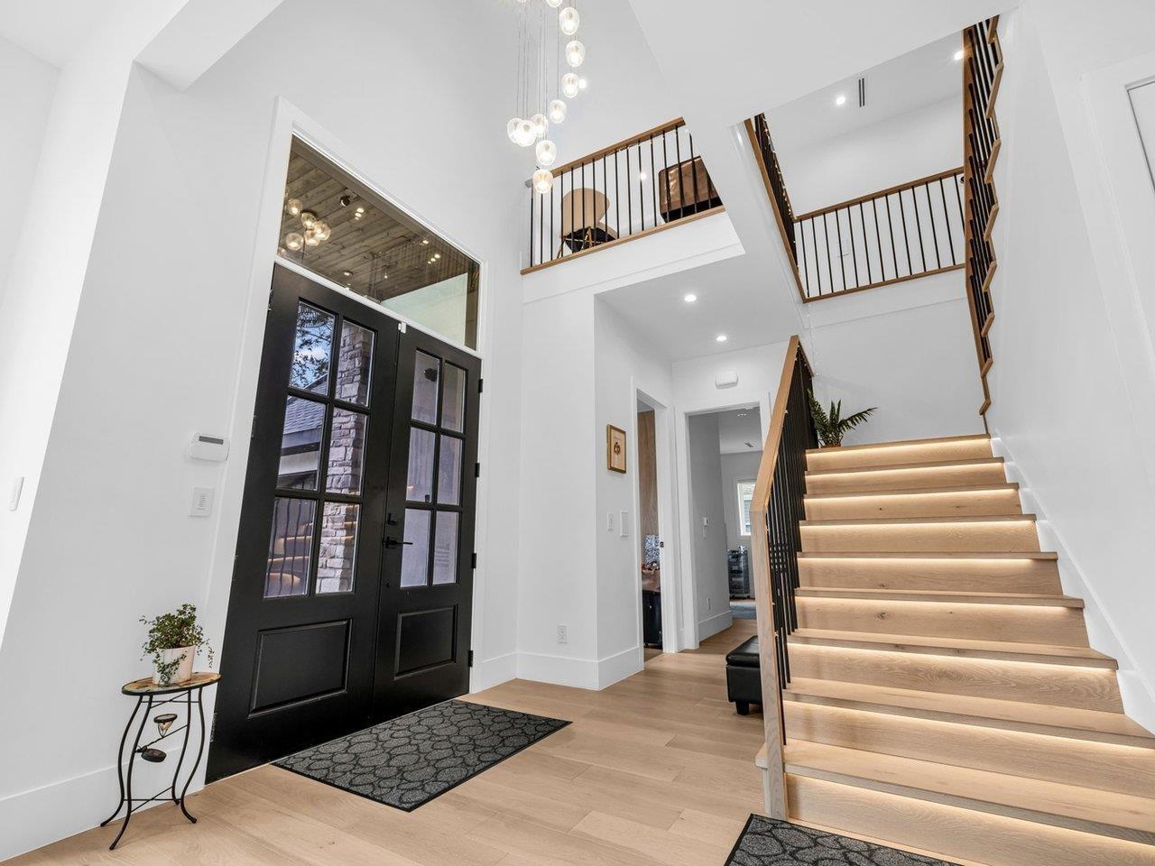 Property at 14022 20A AVENUE image 3