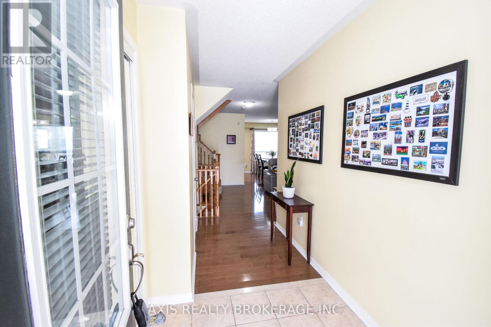 Property at 108 SNOWBERRY CRESCENT image 4