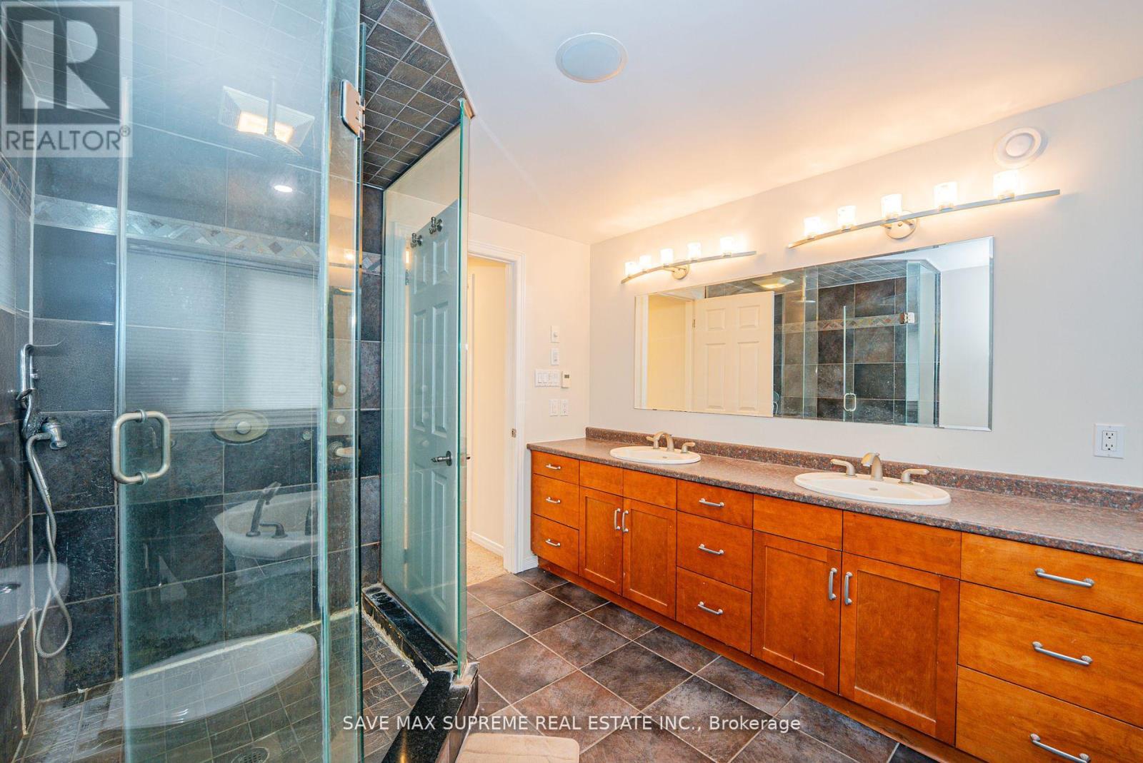 39 Wagon Street, Kitchener, Ontario  N2P 2T5 - Photo 24 - X12078572