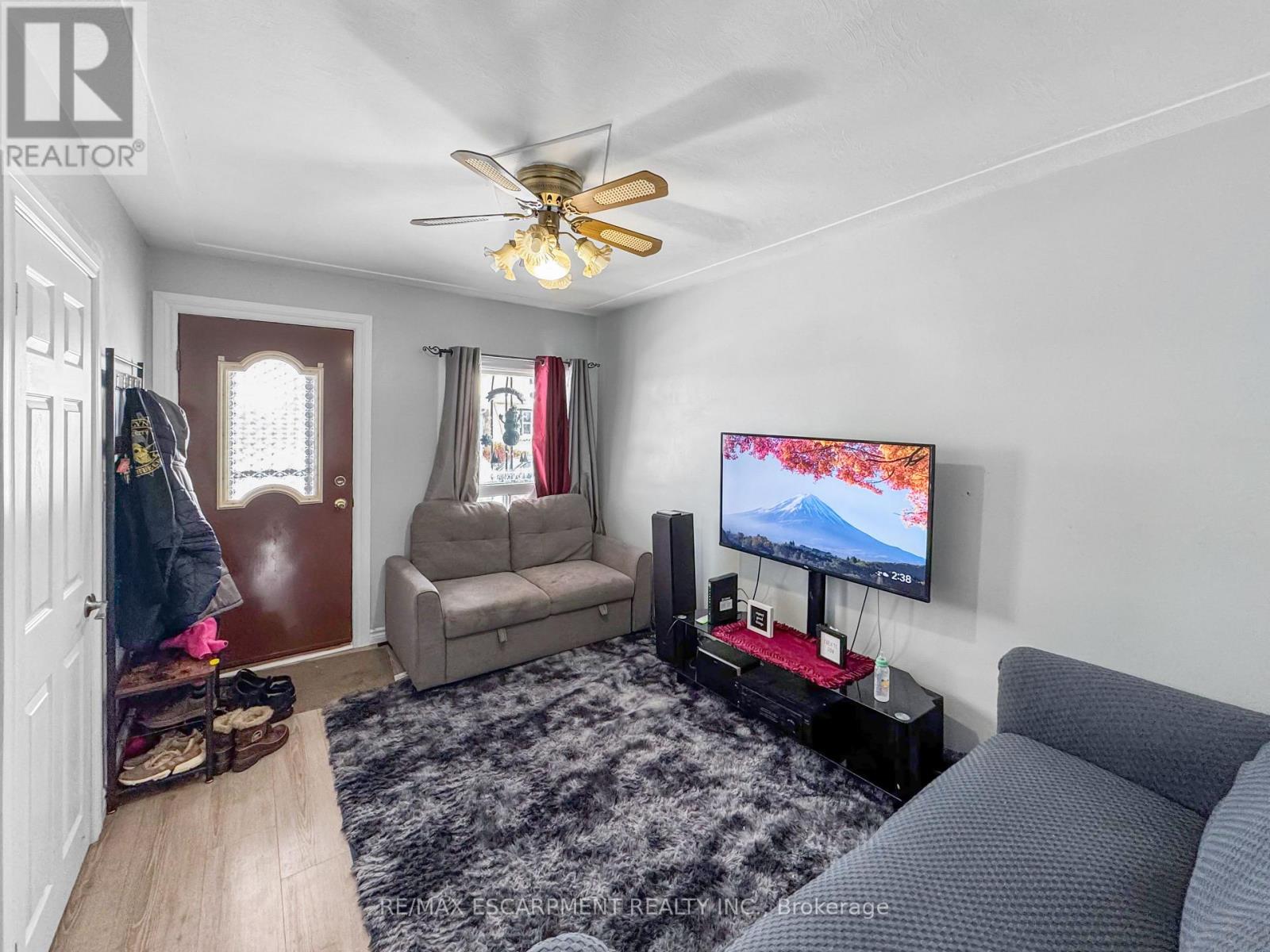 55 Connaught Avenue N, Hamilton, Ontario  L8L 6Y9 - Photo 2 - X12078577