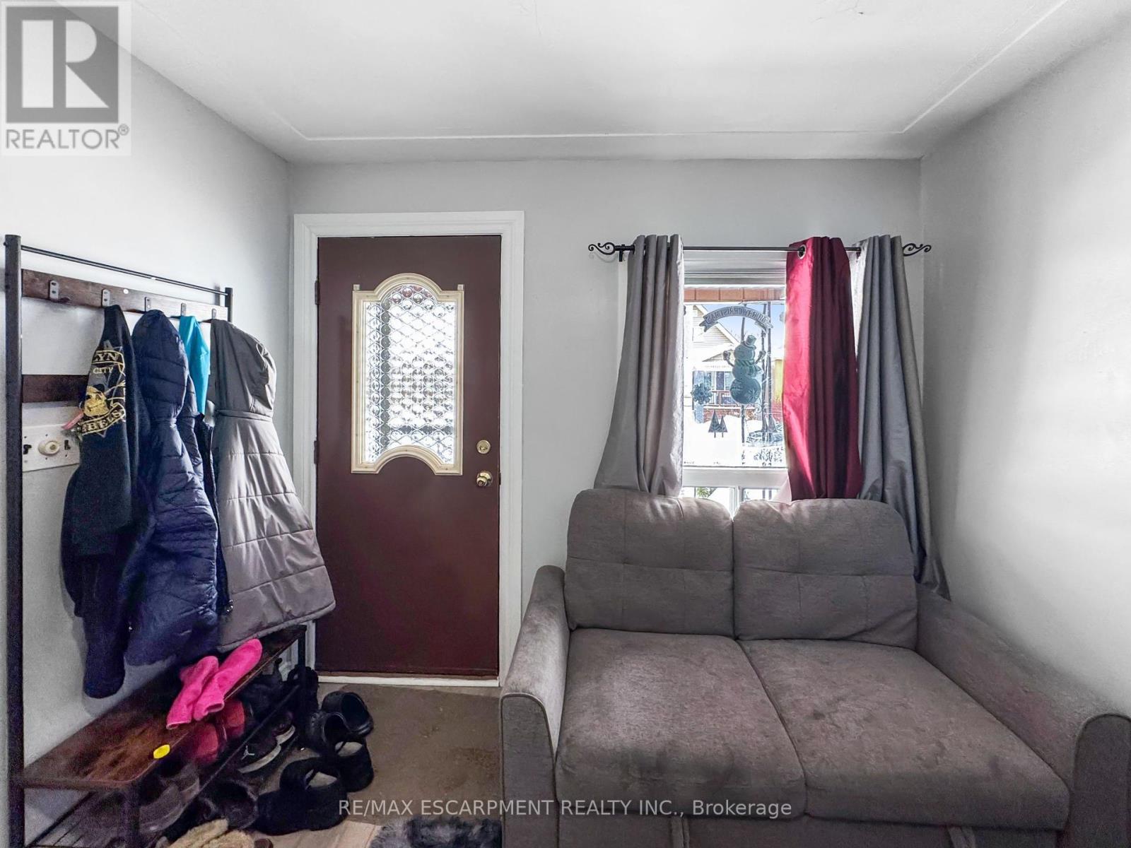 55 Connaught Avenue N, Hamilton, Ontario  L8L 6Y9 - Photo 3 - X12078577