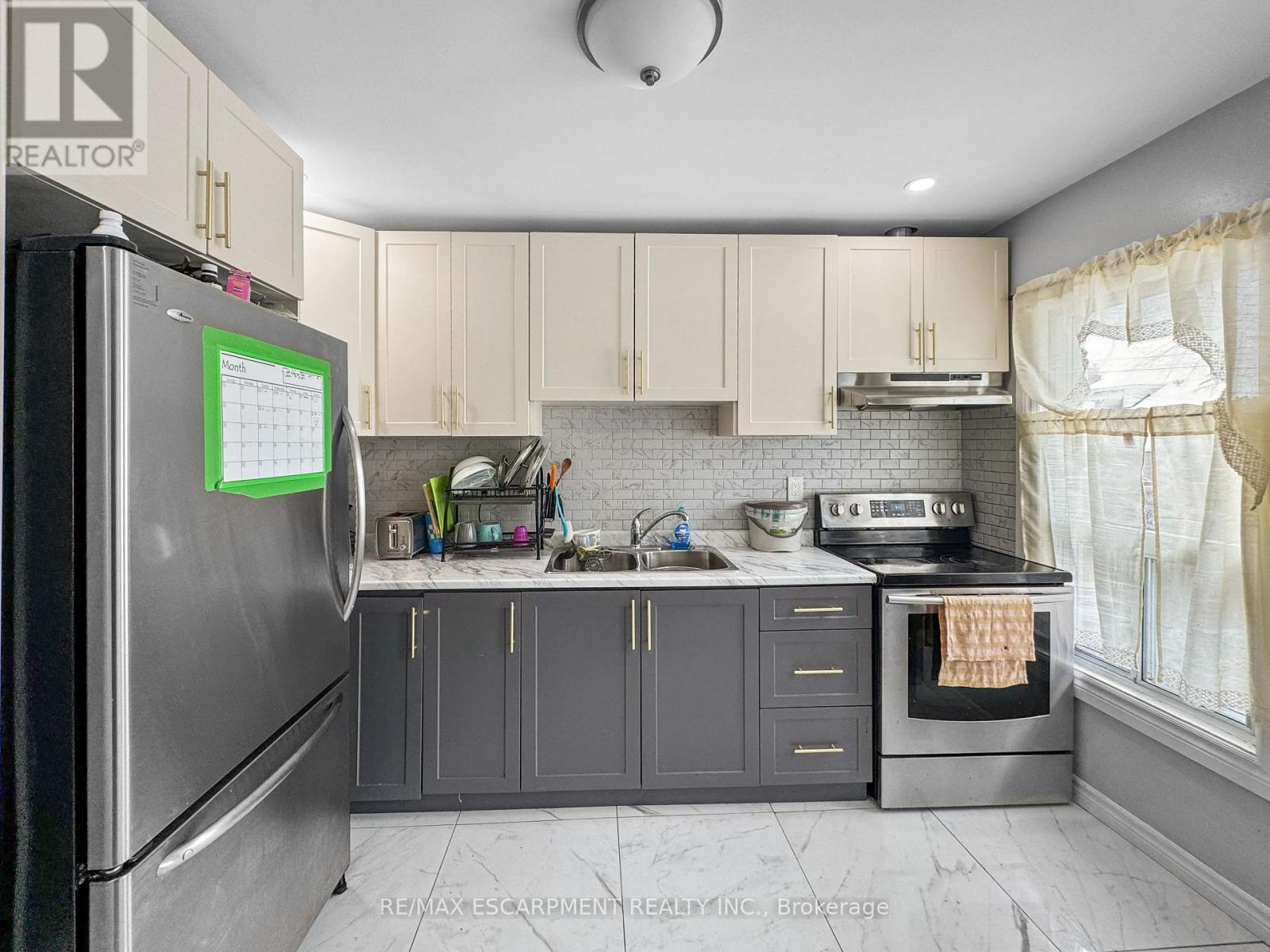 55 Connaught Avenue N, Hamilton, Ontario  L8L 6Y9 - Photo 4 - X12078577