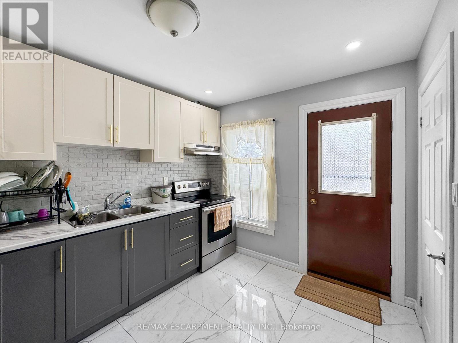 55 Connaught Avenue N, Hamilton, Ontario  L8L 6Y9 - Photo 5 - X12078577