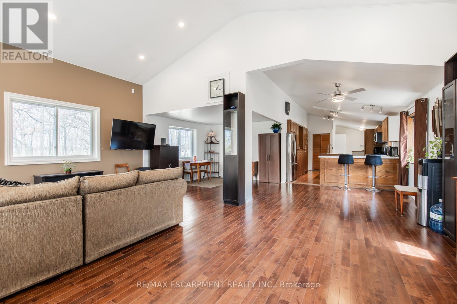 1566 Caistorville Road, West Lincoln, Ontario  L0R 1E0 - Photo 10 - X12078624