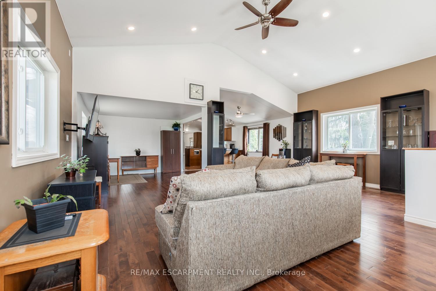1566 Caistorville Road, West Lincoln, Ontario  L0R 1E0 - Photo 11 - X12078624