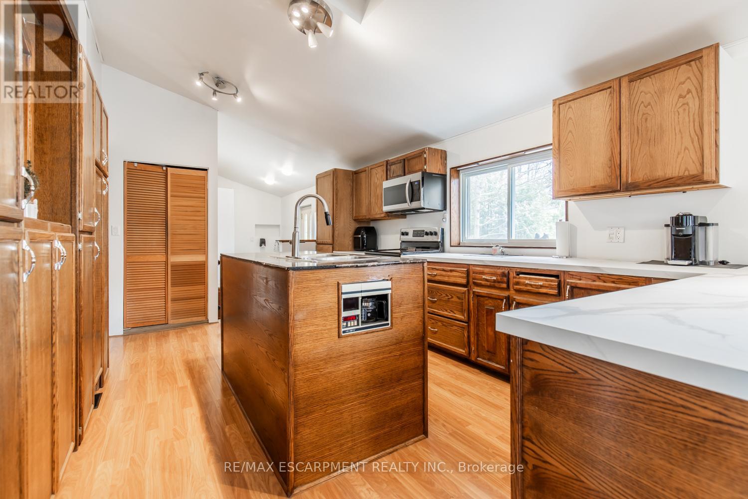 1566 Caistorville Road, West Lincoln, Ontario  L0R 1E0 - Photo 8 - X12078624