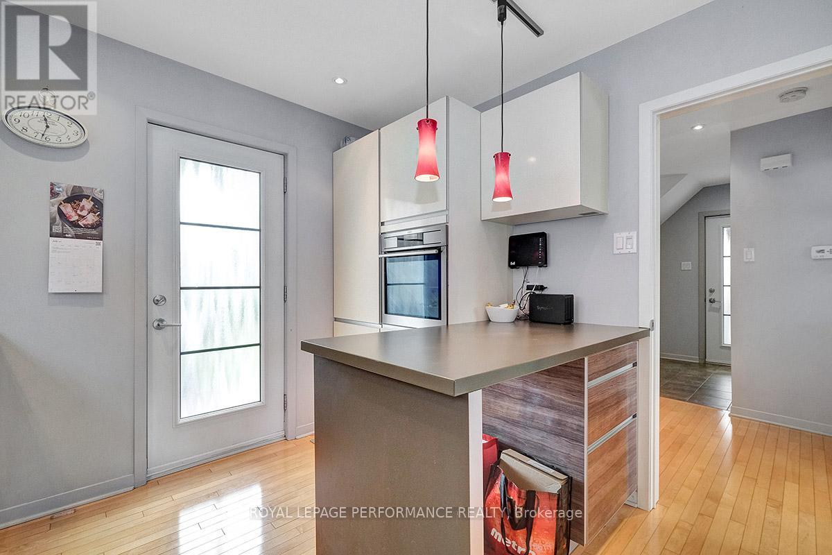 529 Echo Drive, Ottawa, Ontario  K1S 1N7 - Photo 9 - X12078720