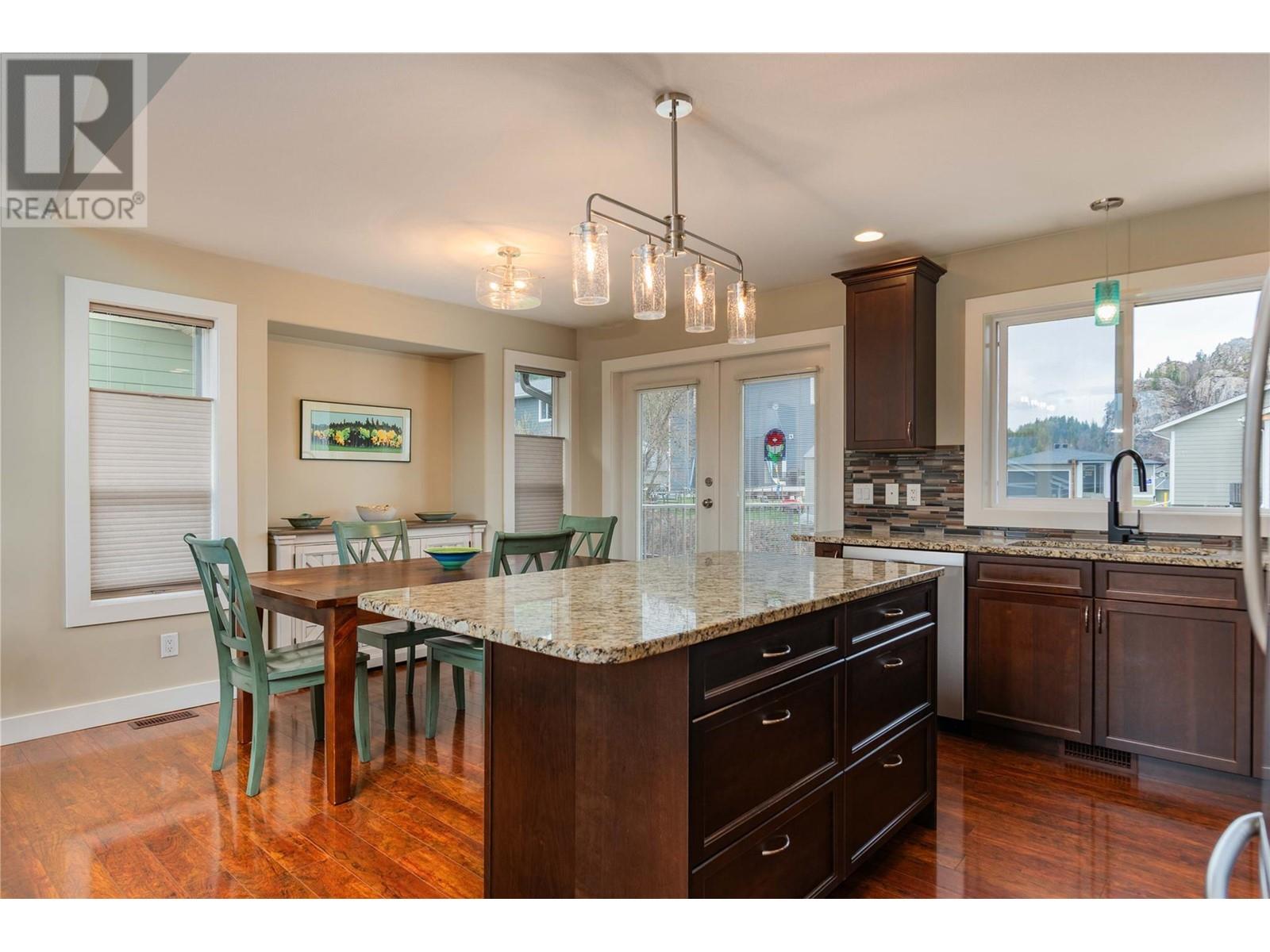 1509 Rosewood Lane, Castlegar, British Columbia  V1N 4X7 - Photo 8 - 10343062