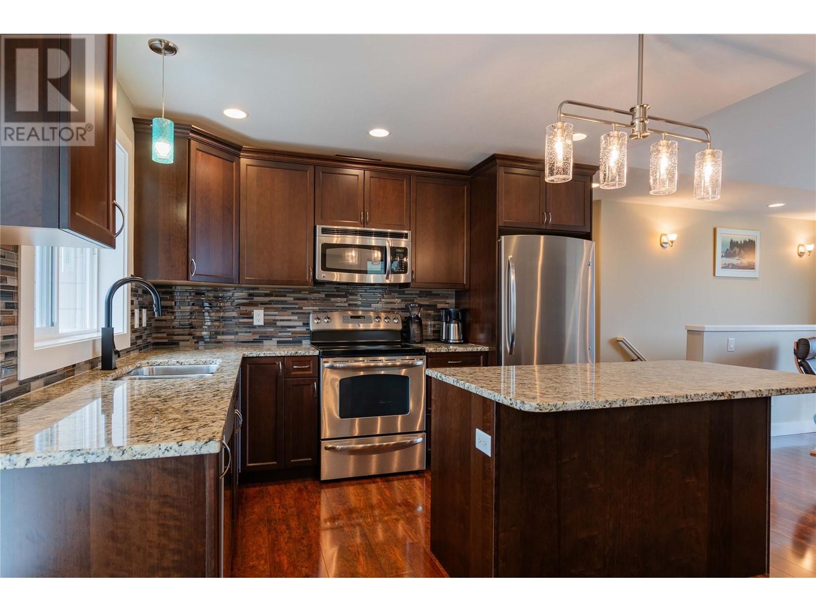 1509 Rosewood Lane, Castlegar, British Columbia  V1N 4X7 - Photo 11 - 10343062